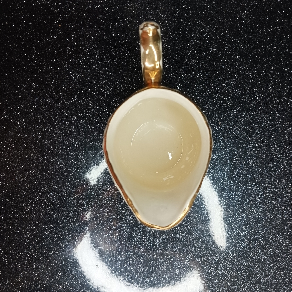 Vintage Sadler Cream and Gold Ornate Creamer. - Picture 5 of 6